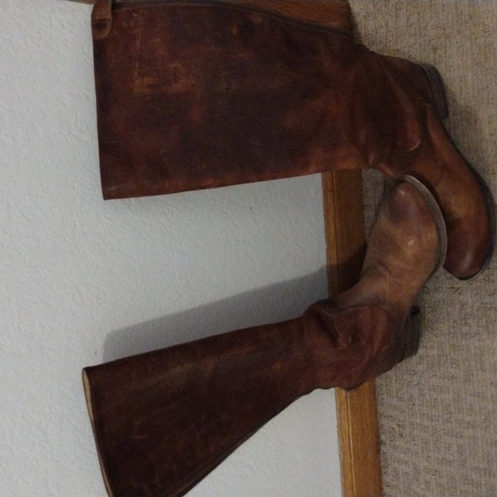 Frye, Size 9 1/2 Melissa button back zip boots